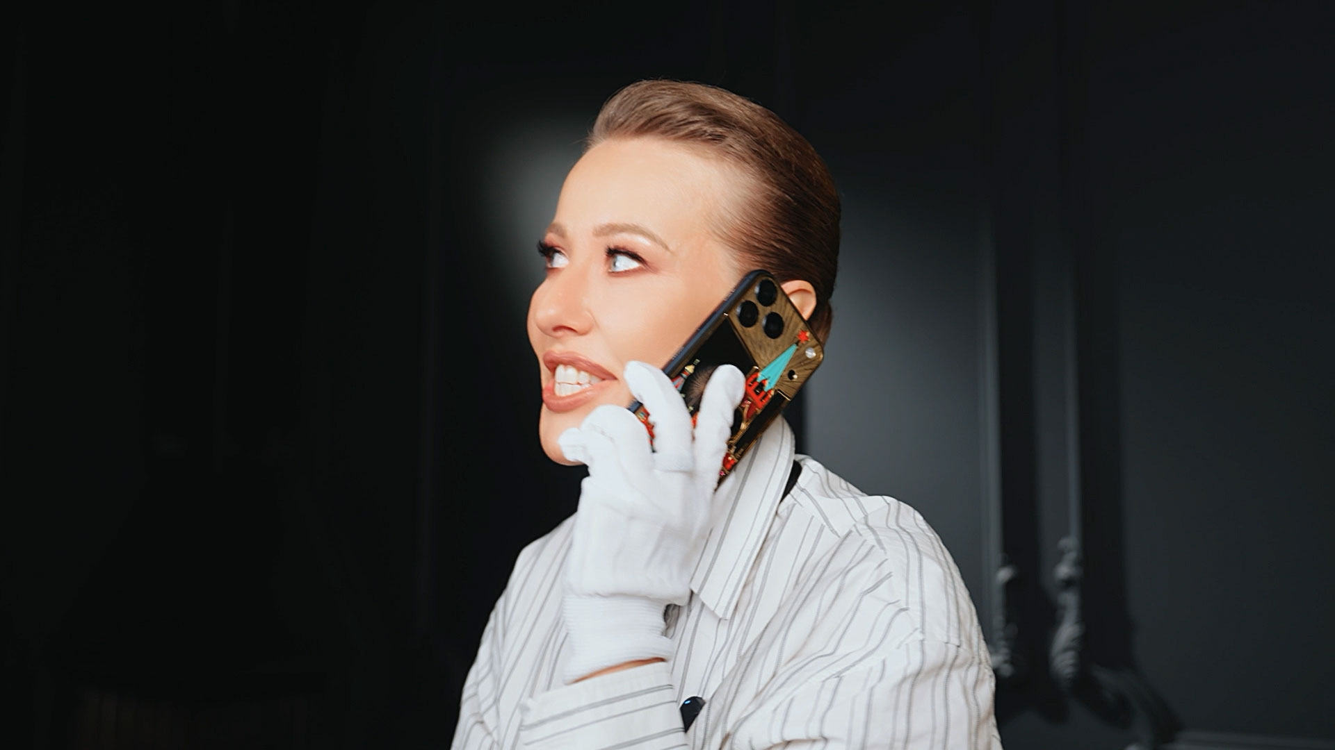 Ксения Собчак назвала лимитированную модель "Москва" от Caviar лучшим патриотическим подарком